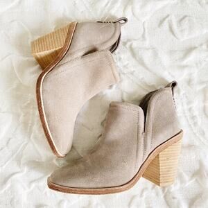 Jeffrey Campbell Rosalee Booties
Size 5.5 New $145